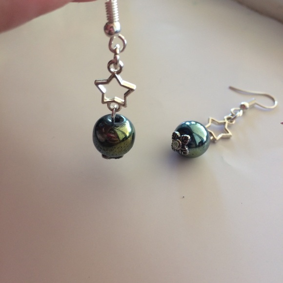 Hematite electroplated earrings - Picture 3 of 4